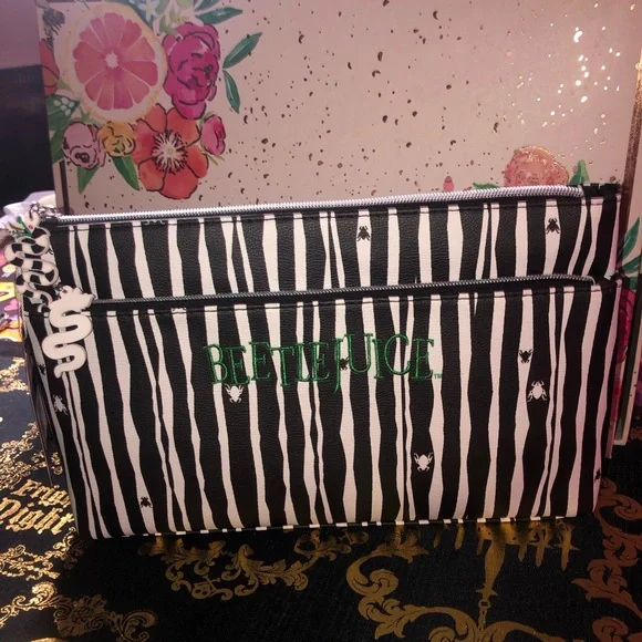 Beetlejuice makeup cosmetic bag. - Picture 4 of 8